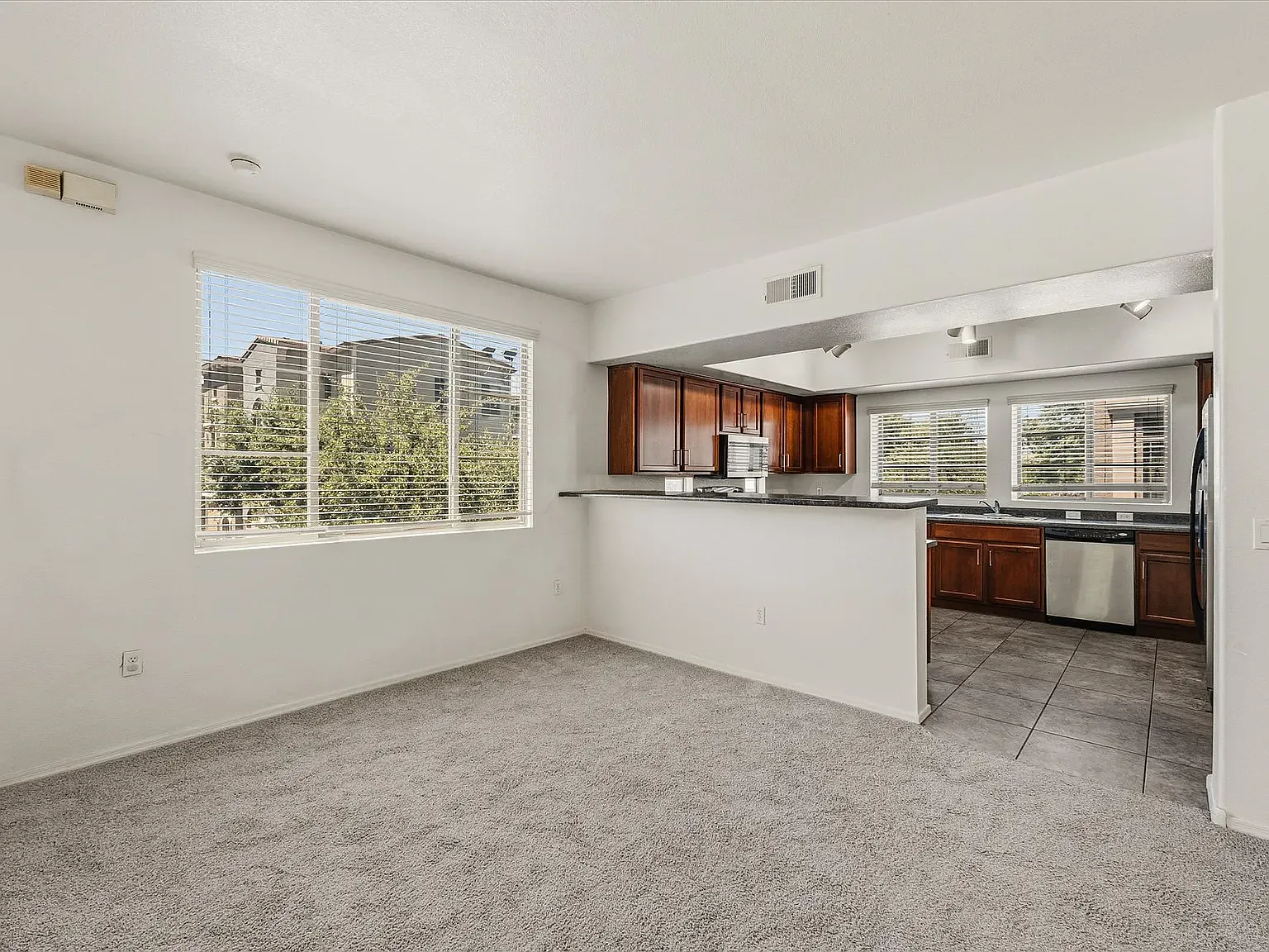 4 bed, 3.5 bath, 1853 sqft, $2,500 — Photo 3