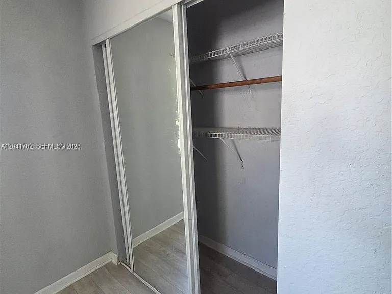 46 SE 10th St #3 — Photo 10
