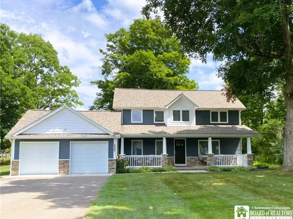 2904 Greenhurst Ave, Bemus Pt, NY 14712