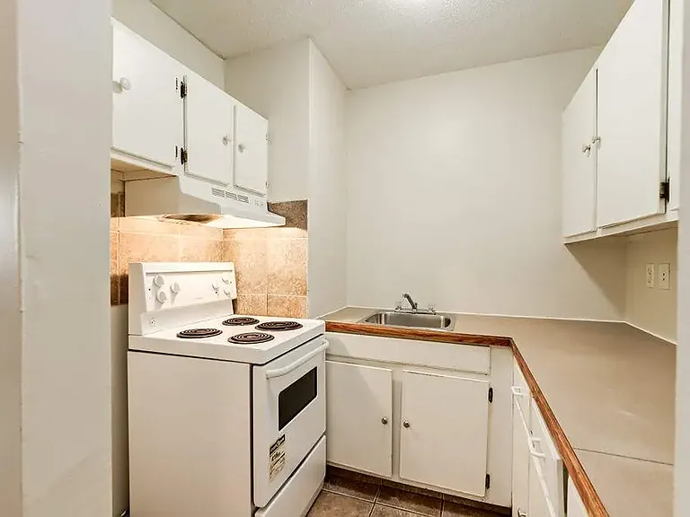 11 Greenbrook Dr E — Photo 11