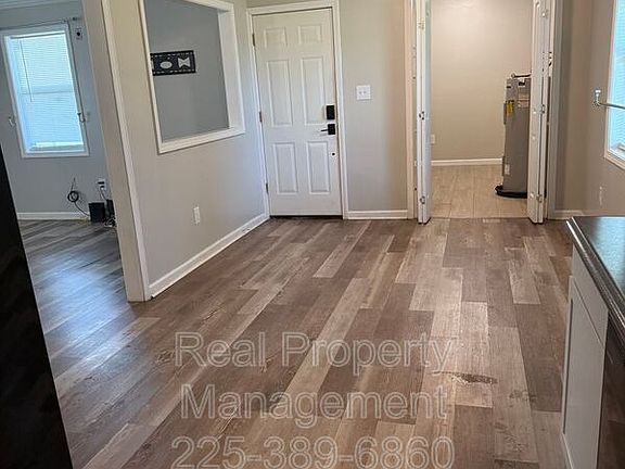 4th image of 160 Ebony Dr