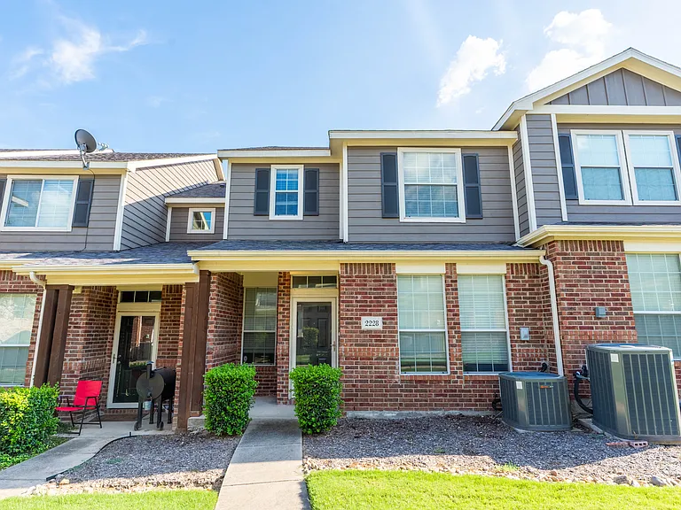 2228 Stonepark Pl — Photo 4