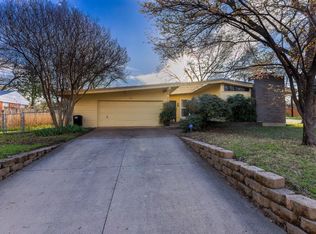 712 S Wildwood Dr, Irving, TX 75060