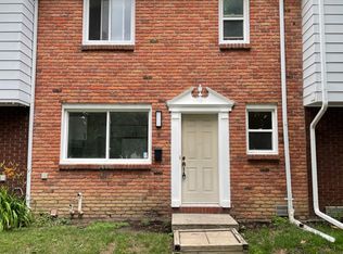 5 Hochelaga St #5, Ottawa, ON K1K2E8