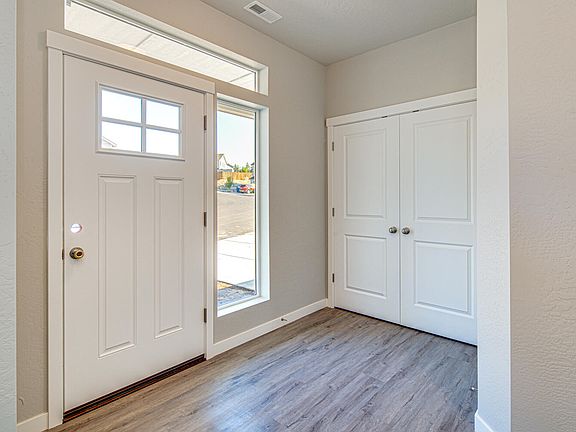 4th image of 782 NE Brookstone Dr