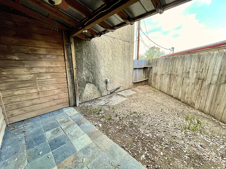 4345 Carter Creek Pkwy — Photo 9