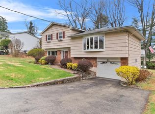 130 Parkview Rd, Elmsford, NY 10523