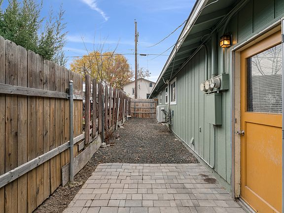 4th image of 2111 Airport Ave