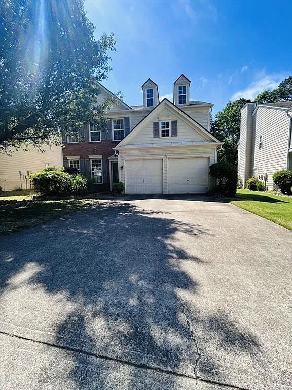 3 bed, 2.5 bath, 2079 sqft, $2,400 — Photo 1