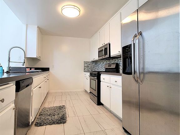 3rd image of 2050 S Bentley Ave #Penthouse 4