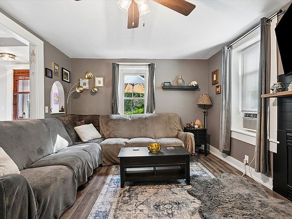 5th image of 318 2nd St SW