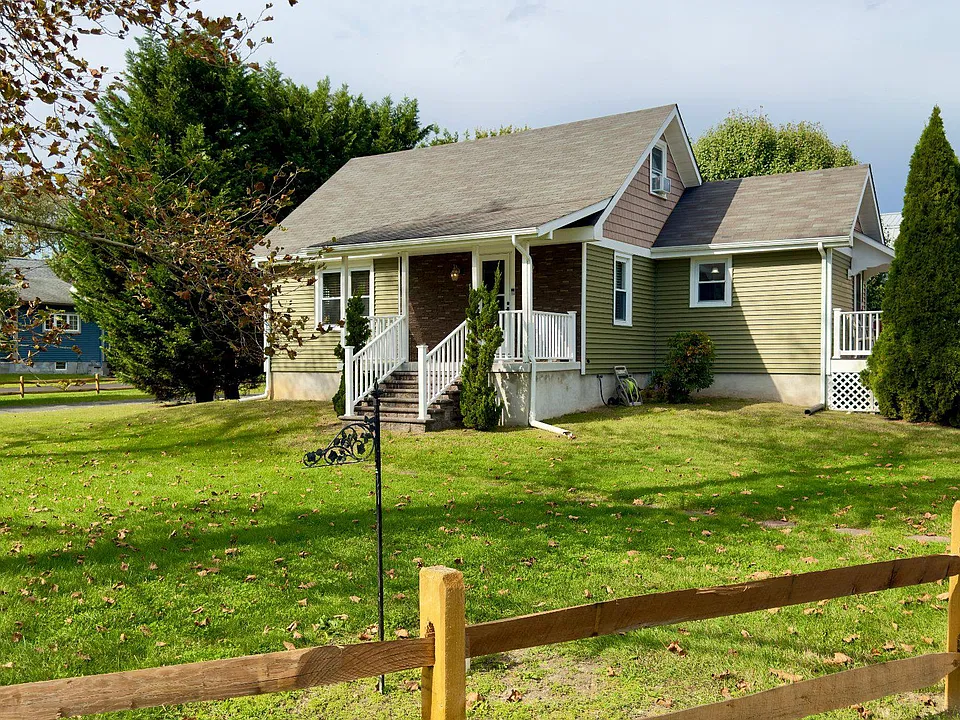 990 Elm Rd