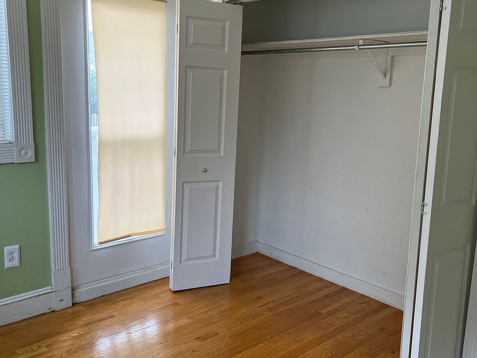 Bed closet