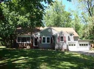 6 Clover Ln, Loudonville, NY 12211