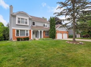 2931 Sandalwood Rd, Buffalo Grove, IL 60089