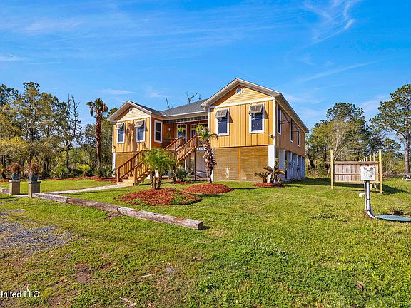4th image of 831 Camellia Dr