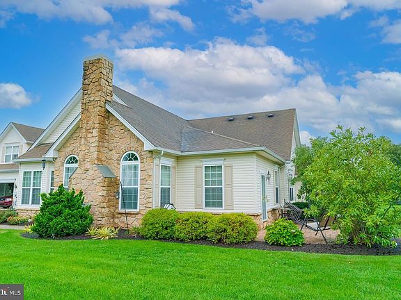 3rd image of 1141 Burgundy Cir
