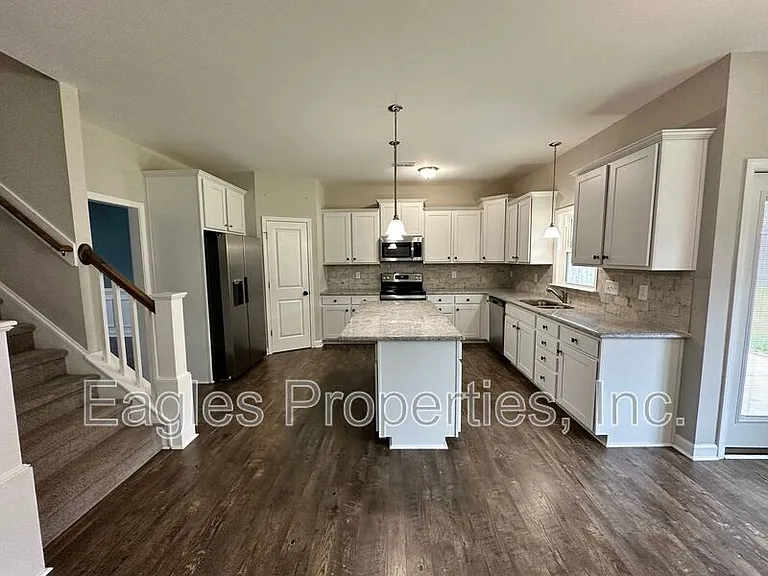 451 Fallingbrook Dr — Photo 9