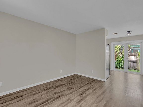 5th image of 2036 19th St APT 2