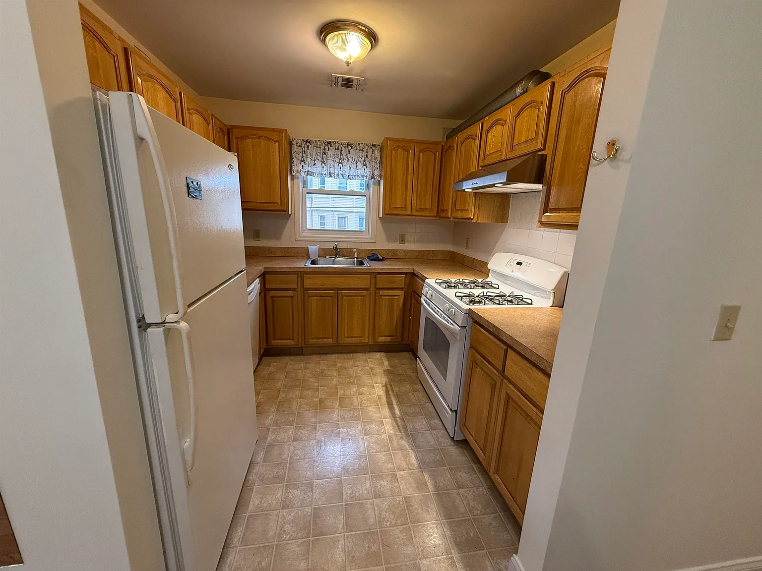 2 bed, 1.0 bath, 1000 sqft, $2,100 — Photo 3