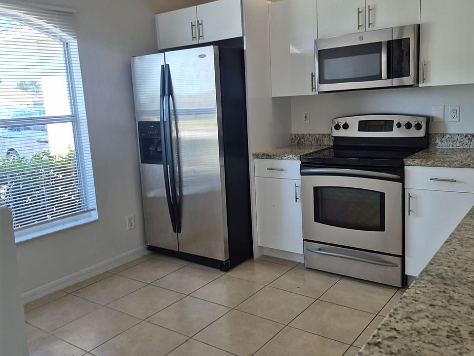 1st image of 1325 SE 8th Pl