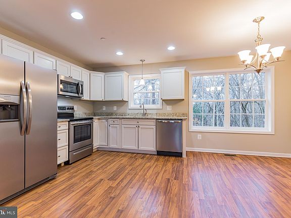 4th image of 12118 Riverview Dr