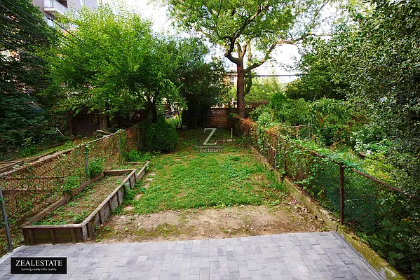 Rented by ZealEstate Group Inc | media 18