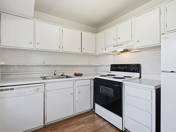 5th image of 91 Nassau Dr Unit 91