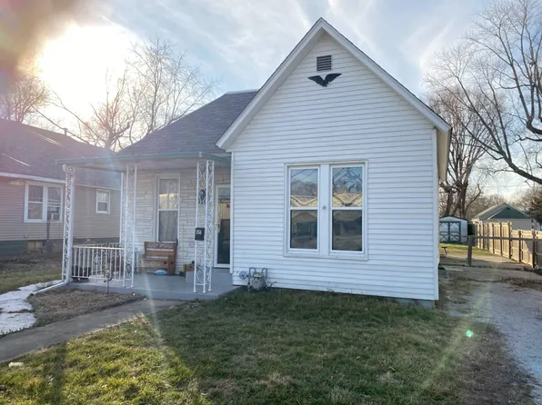 356 N West St, Carlinville, IL 62626