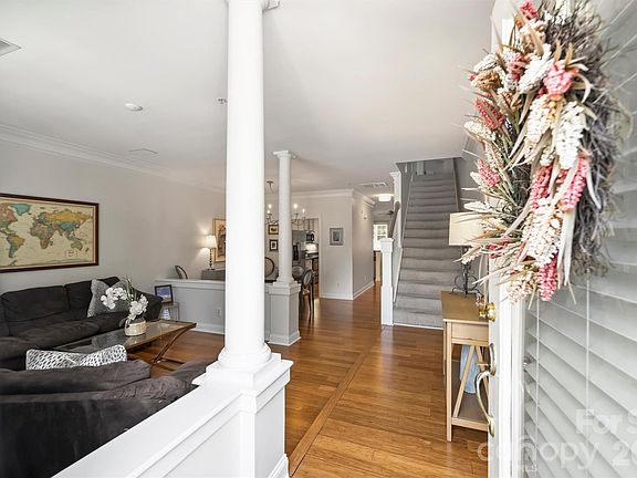 4th image of 1144 Hampton Gardens Ln
