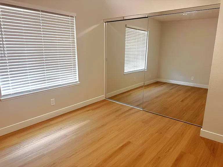 4950 Hancock St — Photo 2