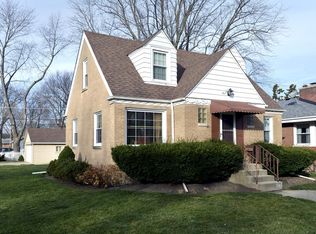 200 N Elmhurst Ave, Mount Prospect, IL 60056