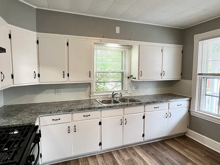 215 N Pine St — Photo 10