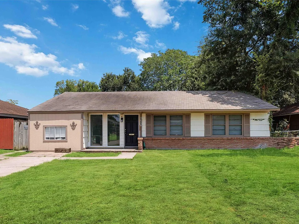 6207 Heron Dr