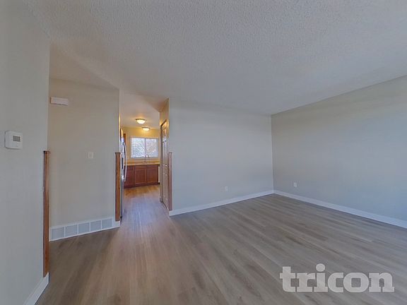 3rd image of 2882 Dickens Dr