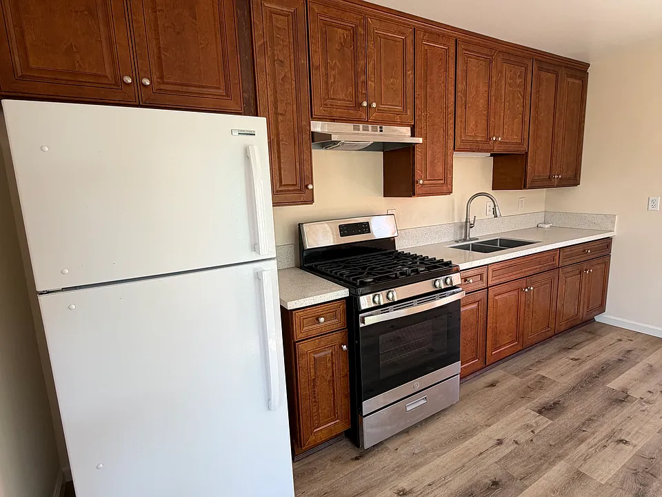 593 Madison Ave #593