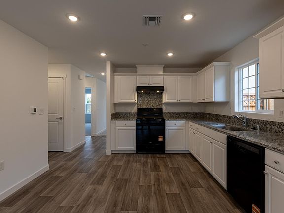 5th image of 620 Carmel Ave