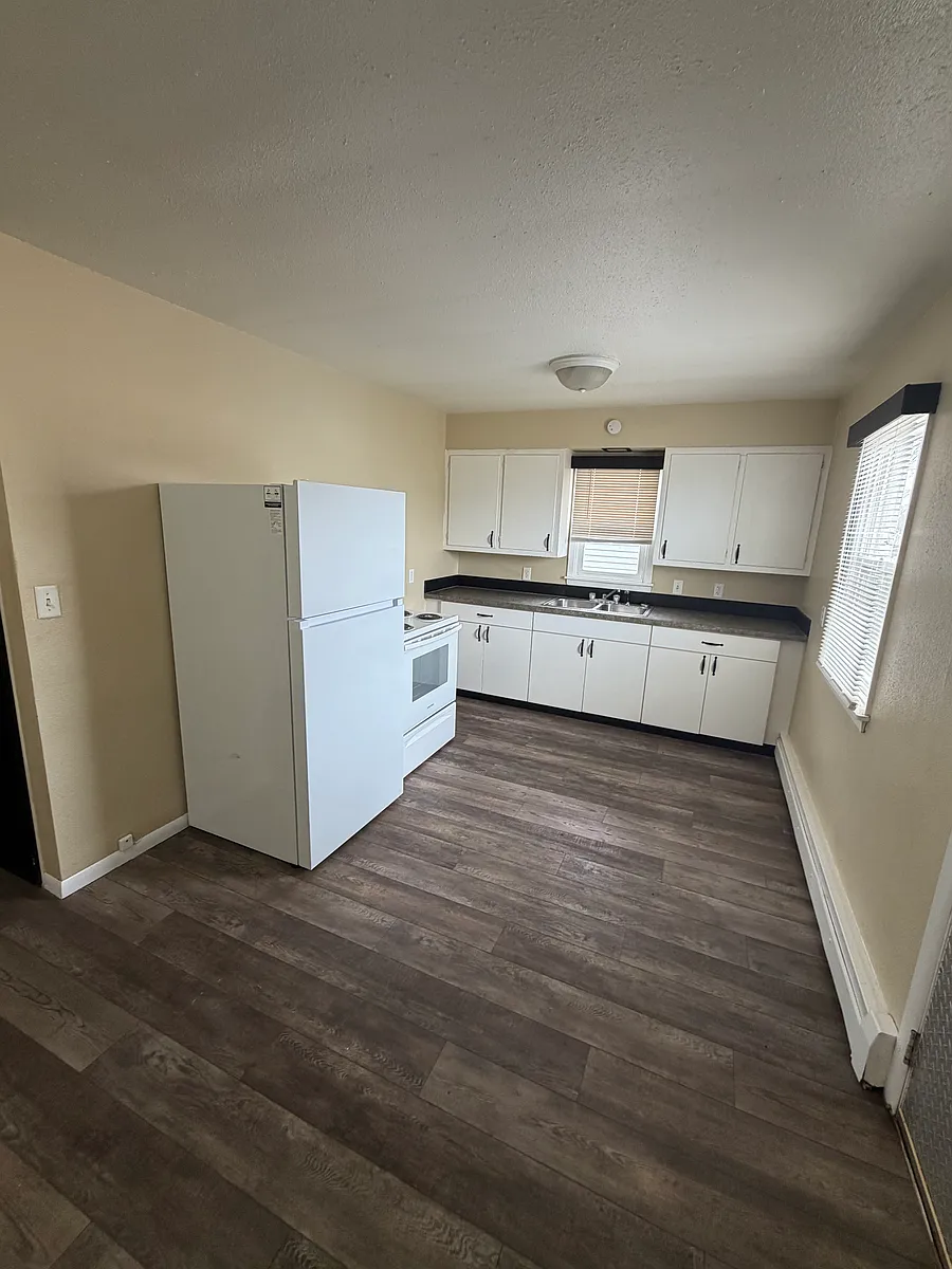 Building Photo - 3625 Burdick Expy E #2