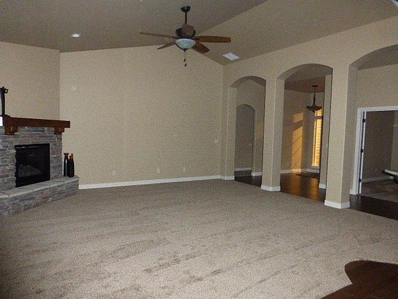 4th image of 2606 Meadowbrook Dr