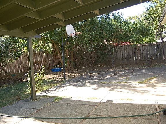 4th image of 1187 Creekside Dr