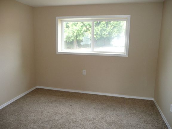 4th image of 8001 Grace Ln