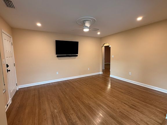 4th image of 3003 N Woodrow Ave