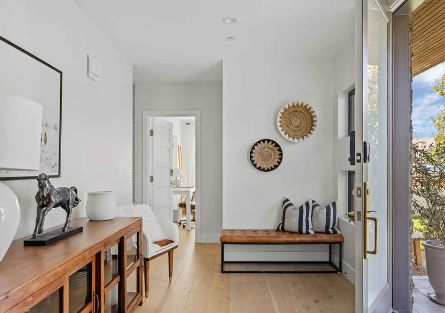 High-End Westside Rental on Washington Pl — Photo 3