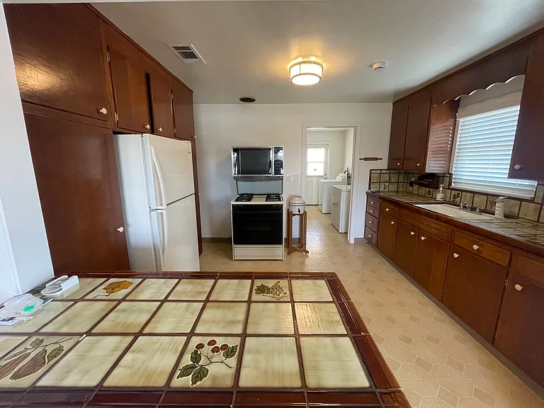 14157 Euclid Ave — Photo 9