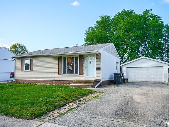 2nd image of 1836 Columbus Dr