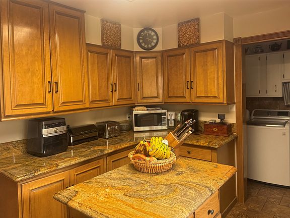 4th image of 216 Yellowtail Rd