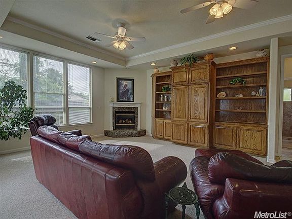 4th image of 3034 Fairchild Dr