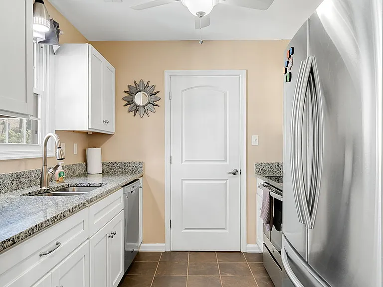 2857 Iverson Rd — Photo 11
