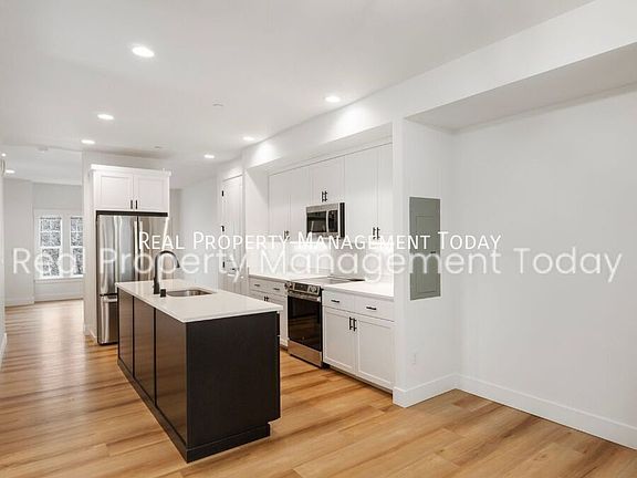 3rd image of 300 Larson St W #C