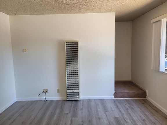 3rd image of 1075 Roewill Dr